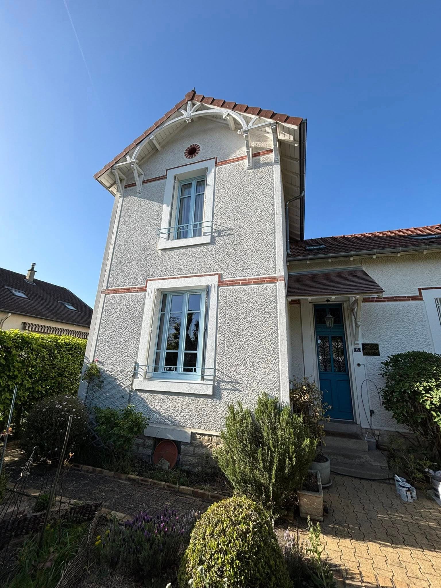 Persiennes rénovées avec peinture extérieure