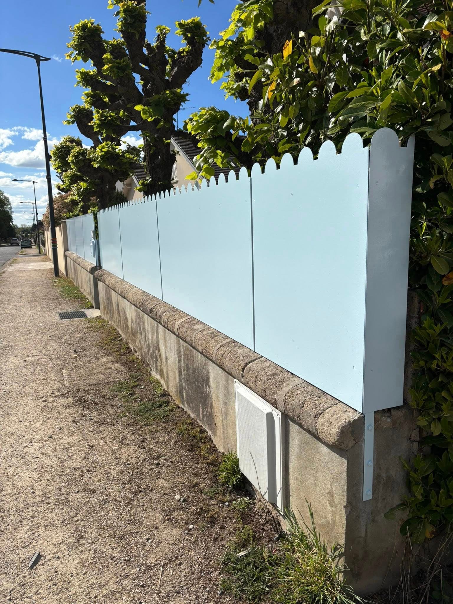 Fenêtres et persiennes après mise en peinture