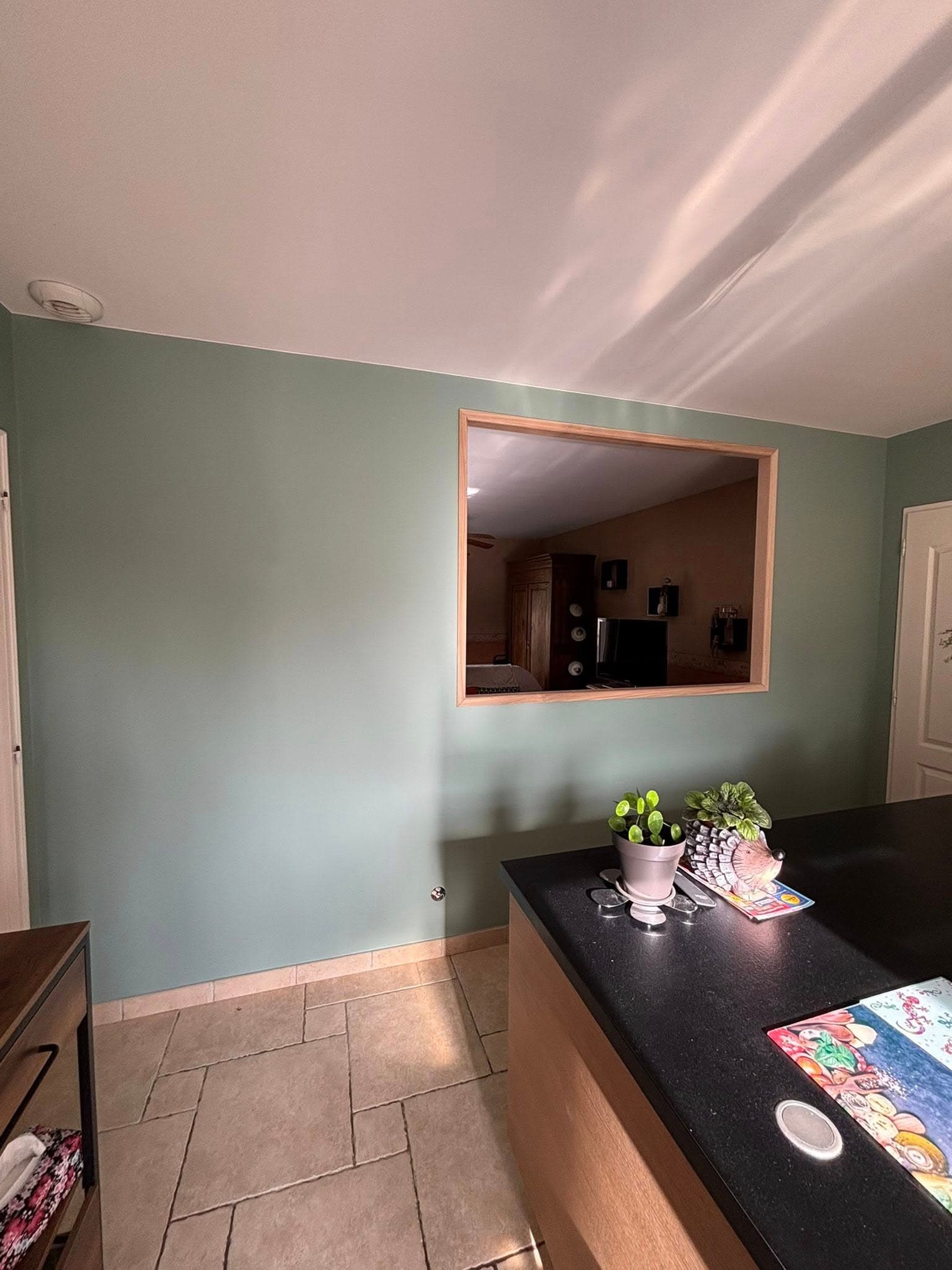 Mur en placo ouvert avant finitions de peinture