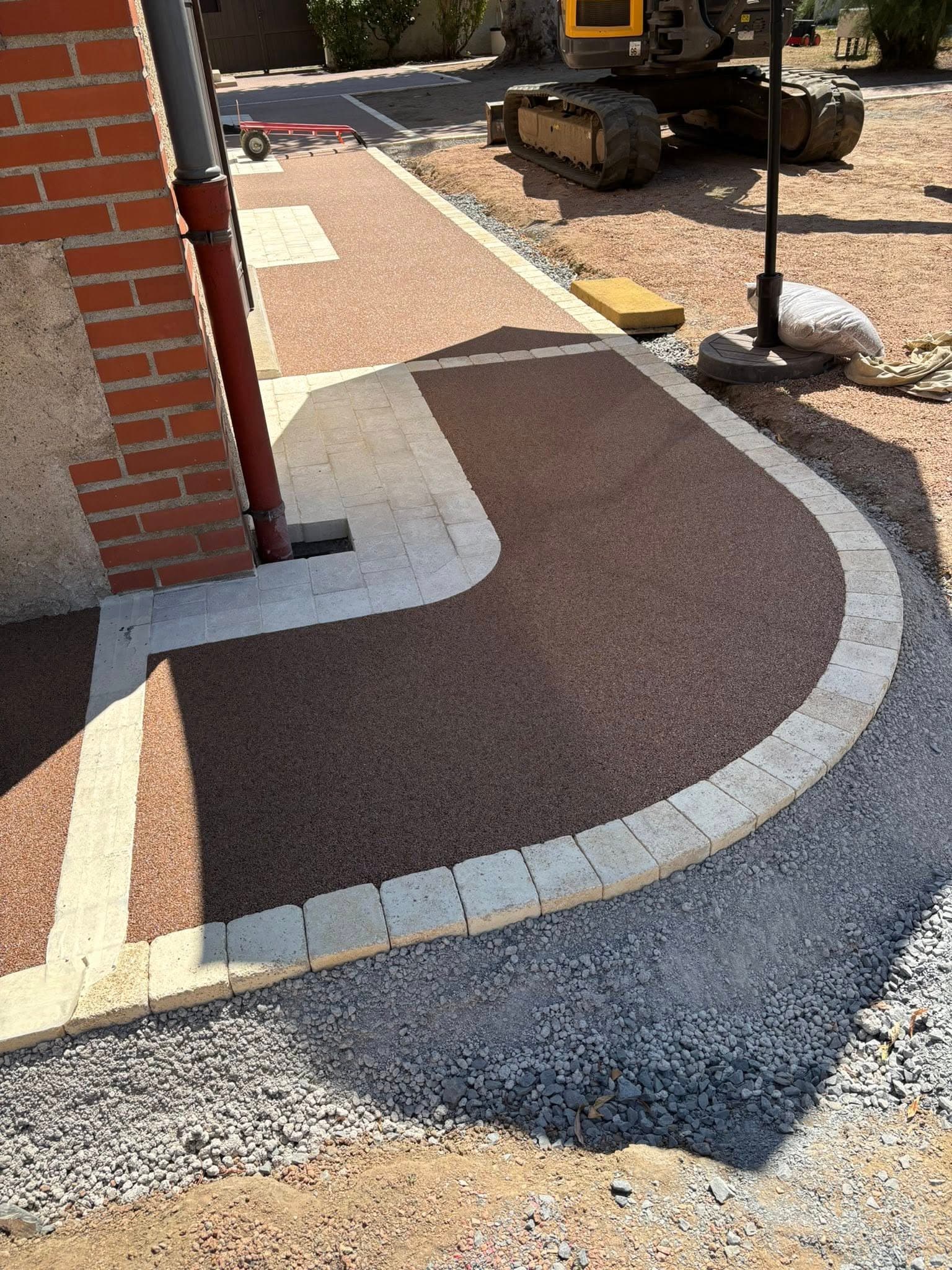 Détail de tapis de pierre extérieur